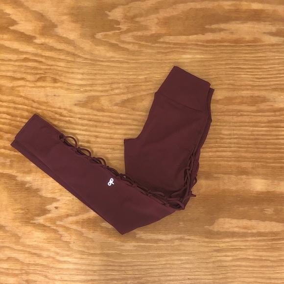 Alo High Waist Interlace Leggings - Black Cherry - Picture 2 of 4